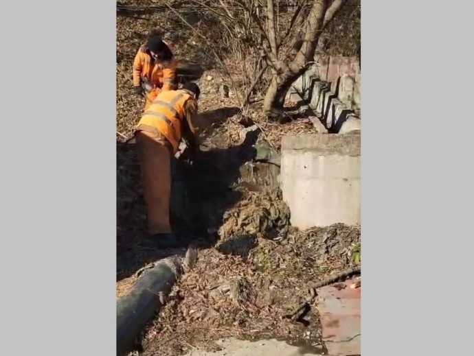 Тонна салфеток парализовала канализационный коллектор во Владивостоке Тонна салфеток парализовала канализационный коллектор во Владивостоке