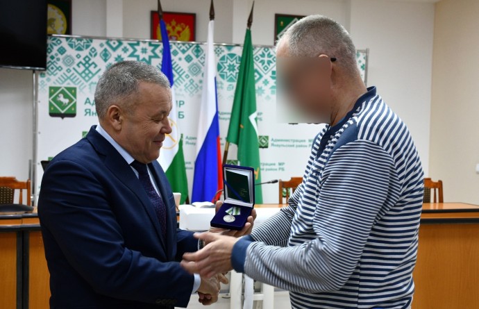 В Башкирии бойцу СВО во время отпуска вручили медаль Шаймуратова