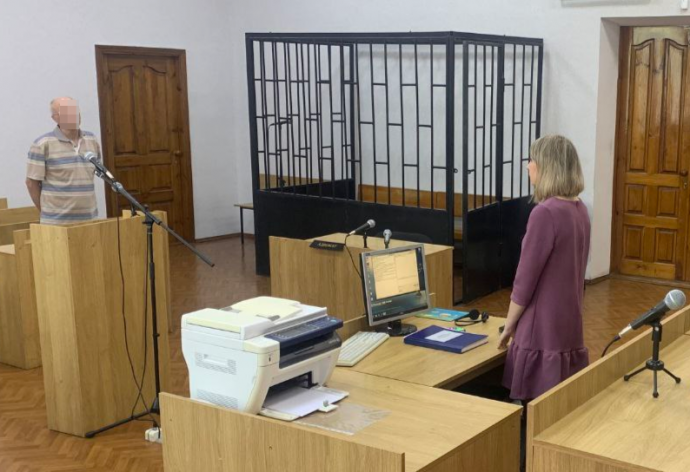 Курянин получил 2 года колонии за нападение на собутыльника кухонным топориком