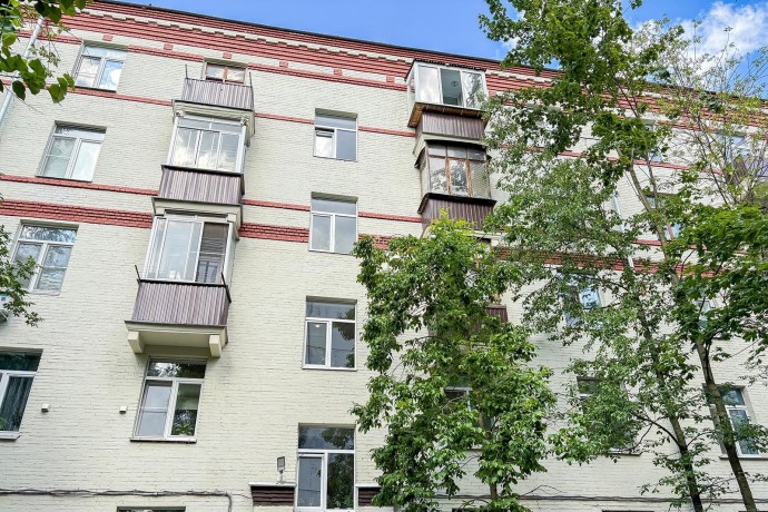 В столице отремонтировали 34 дома с красными кирпичными карнизами