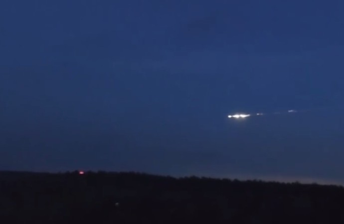 В небе над Москвой заметили яркий светящийся объект В небе над Москвой заметили яркий светящийся объект