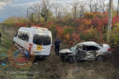 Микроавтобус с детьми столкнулся с легковым автомобилем в российском регионе