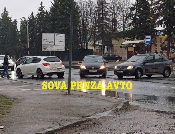 В Пензе из-за аварии парализовало улицу Тарханова