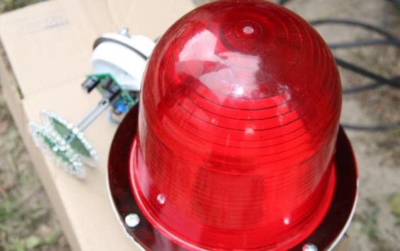 На трубе курской ТЭЦ-4 устанавливают новые огни для безопасности полётов На трубе курской ТЭЦ-4 устанавливают новые огни для безопасности полётов