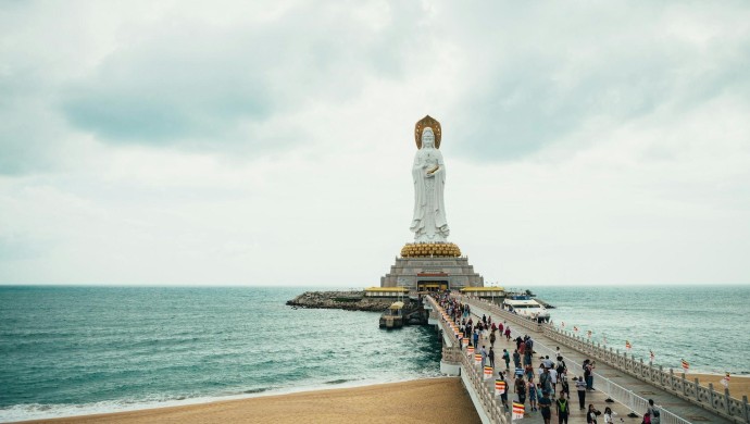 Туроператоры сообщили, что происходит с туристами на Хайнане из-за тайфуна Матмо