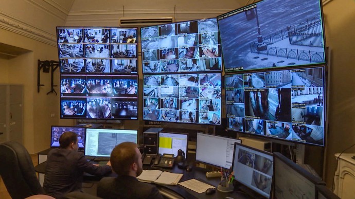 «Что могут музеи? Только методично выстраивать систему безопасности»: как на ограбление Лувра отреагировали в Петербурге «Что могут музеи? Только методично выстраивать систему безопасности»: как на ограбление Лувра отреагировали в Петербурге