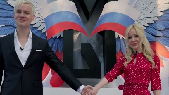 Шаман подарил Мизулиной на день рождения партию