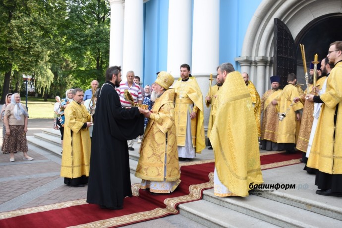 В Уфу прибыл ковчег с мощами святителя Тихона