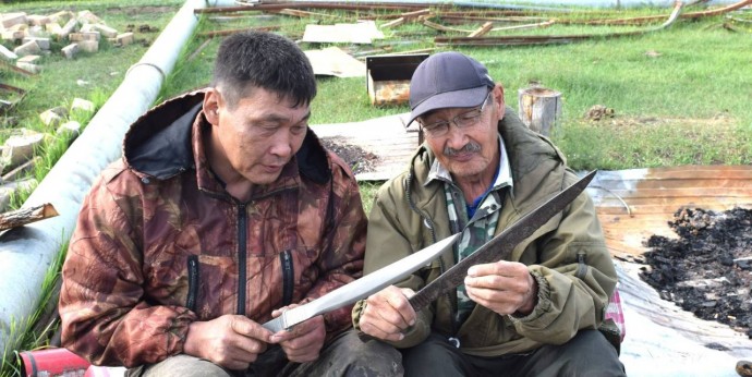 В Хангаласском районе Якутии воссоздают малтанский батас с традиционным орнаментом