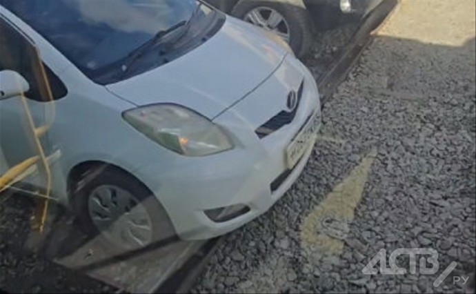 Автомобили застревают на железнодорожном переезде в Южно-Сахалинске