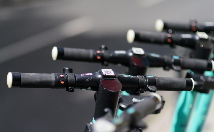 В России предложили выдавать права на электросамокаты после теории