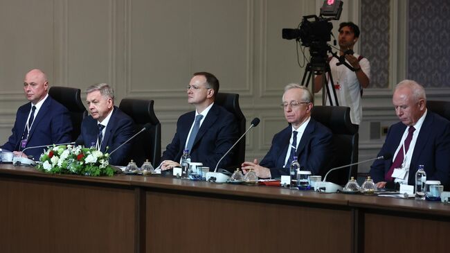 Мединский рассказал, как две делегации обсуждали проекты меморандумов