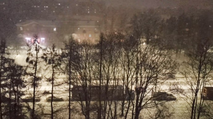 Снег обрушился на Петербург вечером 14 ноября