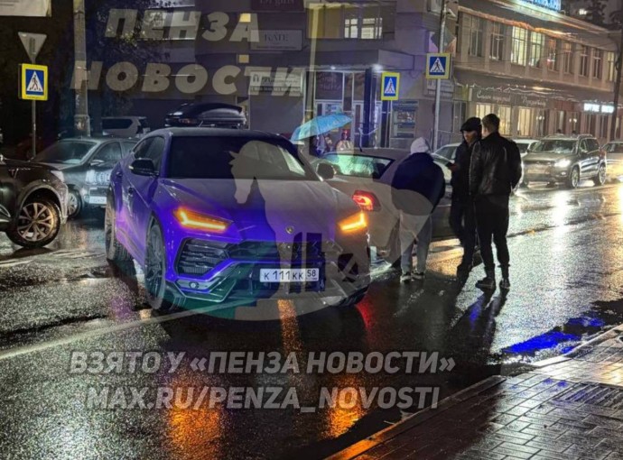 Пензенцы сообщают об аварии с Lamborghini в центре города Пензенцы сообщают об аварии с Lamborghini в центре города