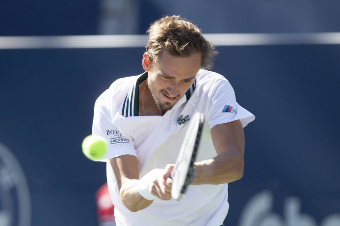Медведев опустился на десятое место в рейтинге ATP