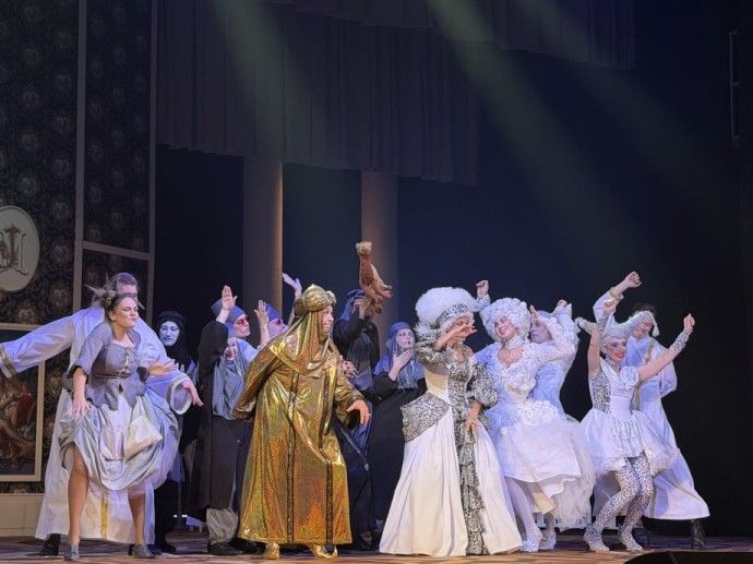 «Любовь и плутовство»: премьера дарит владивостокским зрителям новый взгляд на Мольера «Любовь и плутовство»: премьера дарит владивостокским зрителям новый взгляд на Мольера