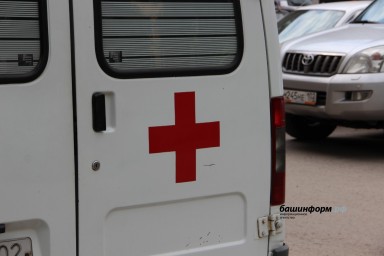 В Уфе работник сорвался с пятиметровой высоты