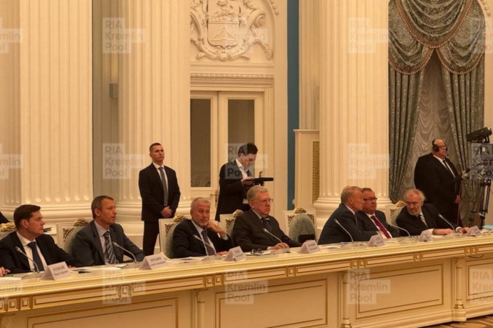Роман Абрамович появился в Кремле накануне переговоров с Украиной