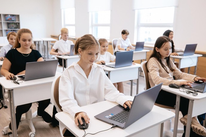 Как использование ИИ в системе «МЭШ» помогает ученикам и педагогам Как использование ИИ в системе «МЭШ» помогает ученикам и педагогам