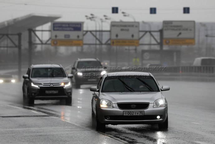 ЦОДД рекомендовал пользоваться общественным транспортом из-за дождя в Москве
