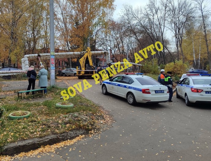 На улице Ульяновской в Пензе пьяный мужчина на тракторе снес тепломагистраль На улице Ульяновской в Пензе пьяный мужчина на тракторе снес тепломагистраль