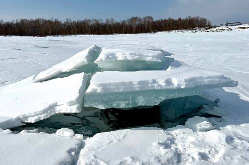 Подо льдом Бурейского водохранилища нашли «метановую бомбу»