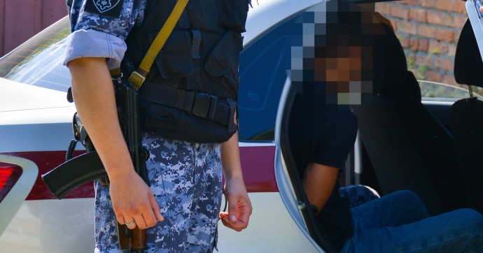 Молодой пензенец устроил дебош после просьбы оплатить счет в баре Молодой пензенец устроил дебош после просьбы оплатить счет в баре