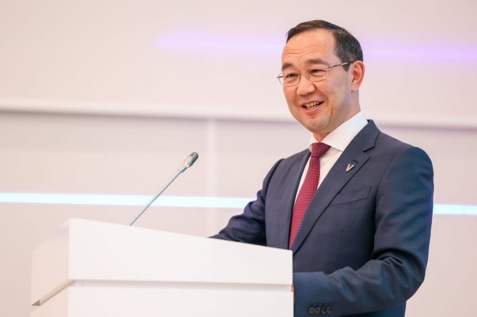 Айсен Николаев поздравил якутян с Днем металлурга