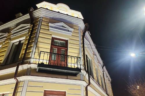 В Благовещенске здание областного военкомата украсила художественная подсветка В Благовещенске здание областного военкомата украсила художественная подсветка