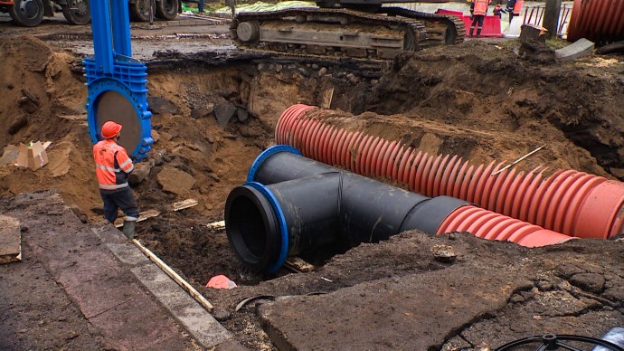 Просадку грунта в Выборгском районе Петербурга удалось стабилизировать: все работы идут под контролем Александра Беглова