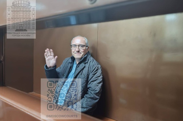 Суд арестовал блогера и историка русской кухни Павла Сюткина Суд арестовал блогера и историка русской кухни Павла Сюткина