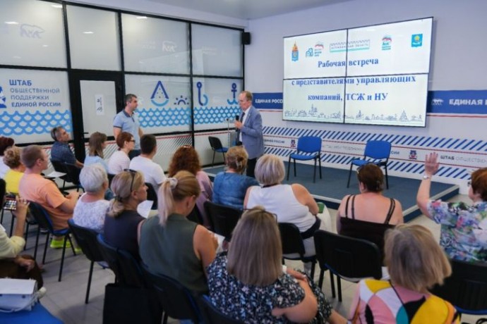 Игорь Седов провел совещание по решению вопросов с вывозом мусора в Астрахани Игорь Седов провел совещание по решению вопросов с вывозом мусора в Астрахани