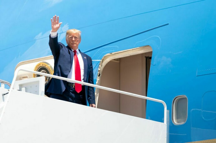 Трамп в мае посетит Саудовскую Аравию, где допускали его встречу в Путиным