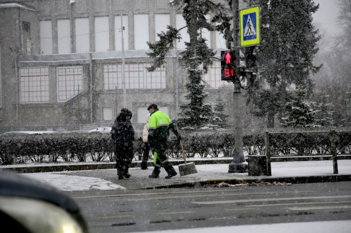 Зимой без луж: в Петербурге коммунальщики ускорили очистку системы водоотведения