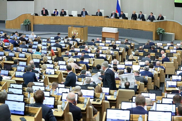 Госдума расширила право на бесплатную юридическую помощь для студентов-сирот