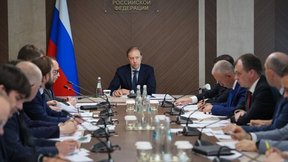 Денис Мантуров провёл совещание по развитию отрасли строительных материалов