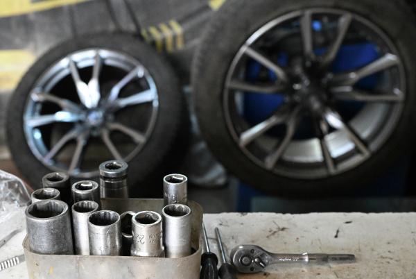 Синоптики назвали столичным автомобилистам оптимальное время для смены резины