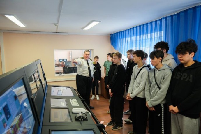 Депутатами регионального парламента совместно с Каспийским институтом проводится работа по повышению престижа рабочих профессий