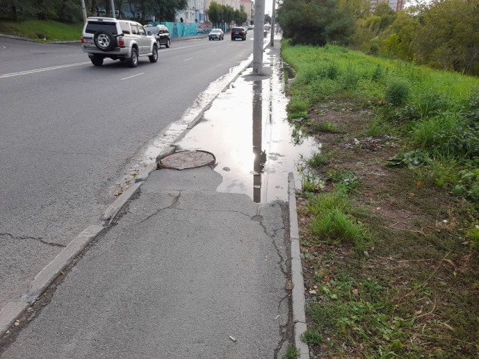 Партизанский проспект во Владивостоке украсил вонючий фонтан Партизанский проспект во Владивостоке украсил вонючий фонтан