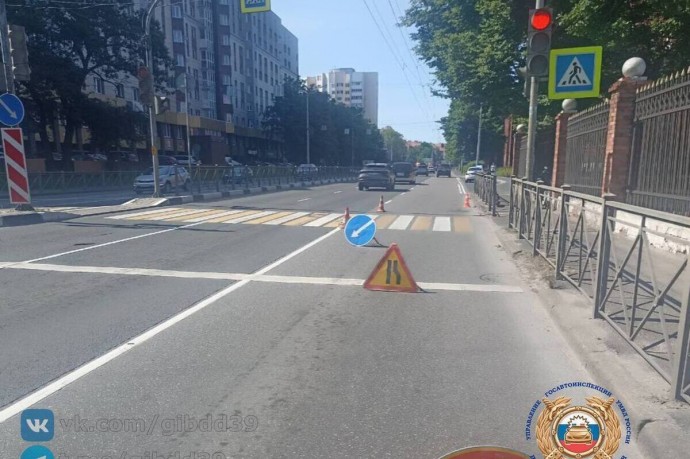 Мужчина на электросамокате наскочил на 47-летнего в Калининграде на переходе