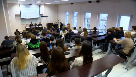 Александр Беглов поздравил петербуржцев с Днем молодежи