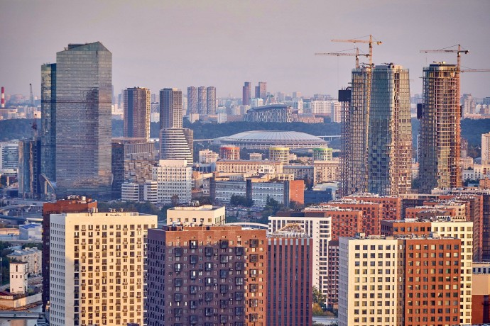 Новые требования к оформлению временных ограждений на стройплощадках утвердили в столице