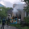 Не прошло и суток: в центре Владивостока снова загорелся частный дом