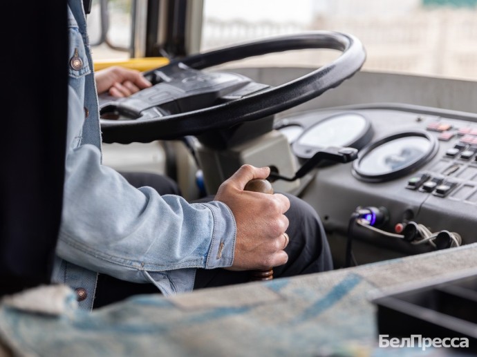 Водителю пассажирского пазика в Белгороде стало плохо – он едва не протаранил остановку