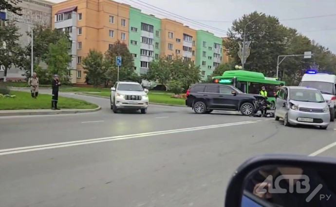 Появилось видео последствий серьёзного ДТП на улице Пуркаева в Южно-Сахалинске