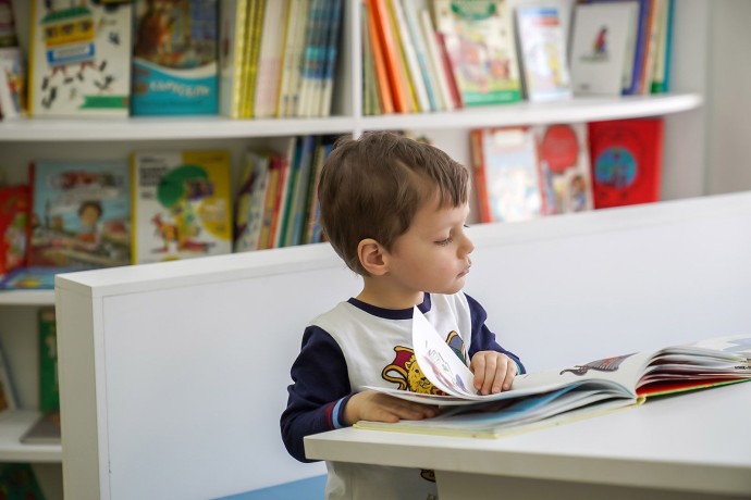 Зачем барабанит дятел и чем завтракает белка? Что почитать с детьми разного возраста