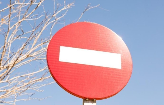 Одну из улиц Владивостока перекрыли на два дня без предупреждения