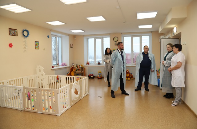 Представители Главы Мордовии и благотворительного фонда посетили Дом матери и ребенка при ИК-2 регионального УФСИН Представители Главы Мордовии и благотворительного фонда посетили Дом матери и ребенка при ИК-2 регионального УФСИН