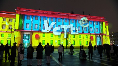 Больше 100 тысяч человек насладились световым шоу на Дворцовой площади