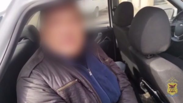 В Чите мужчина распугал детей на детской площадке новогодней хлопушкой
